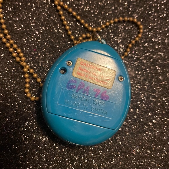Vintage 90’s Tamagotchi Blue and Hot Pink - Picture 3 of 4